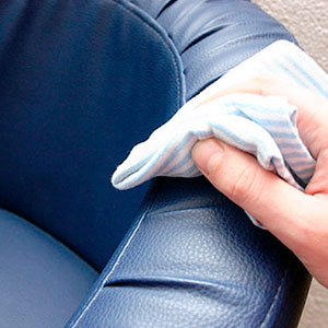 Стирать брюки из искусственной кожи